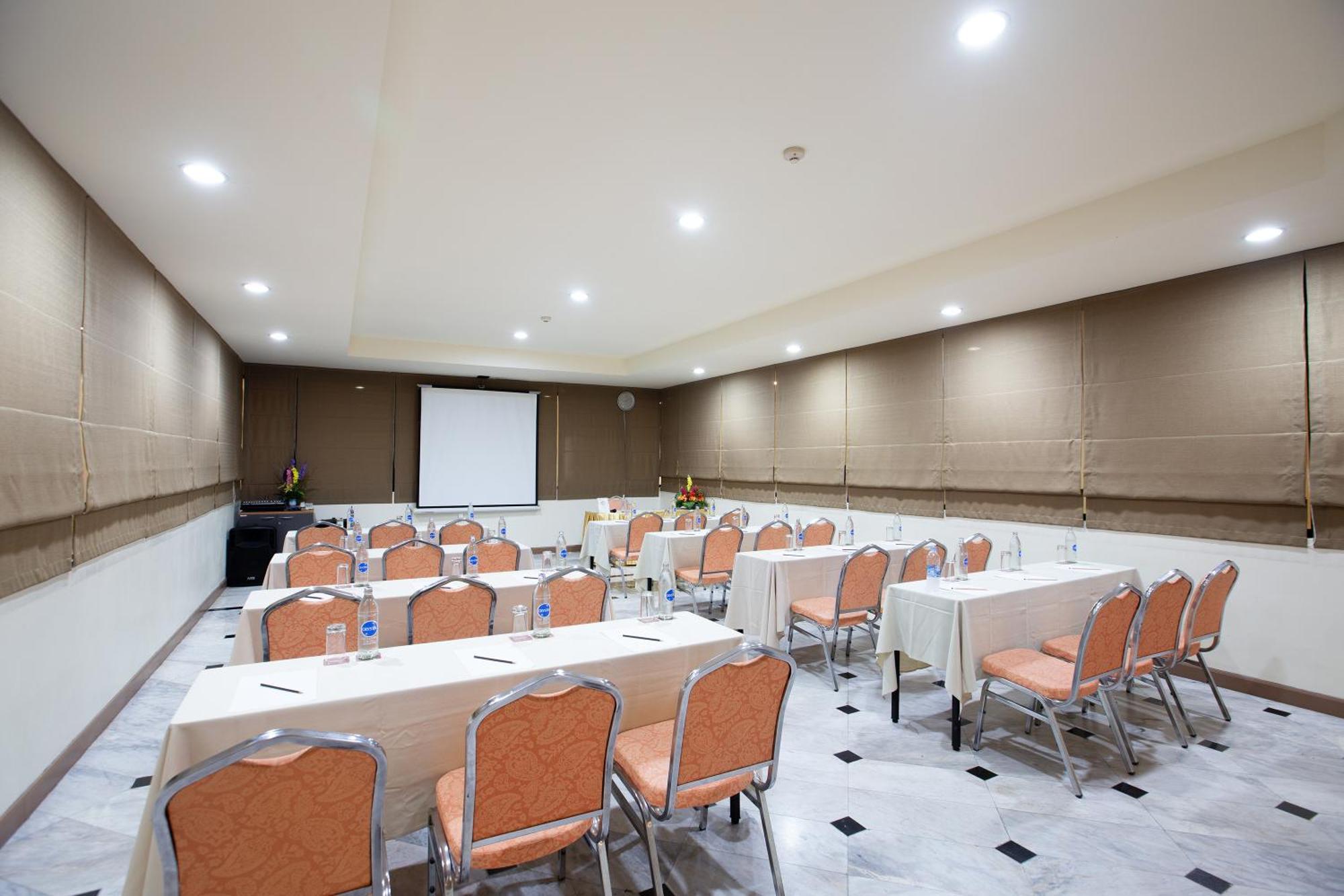 Imm Hotel Thaphae Чиангмай Экстерьер фото